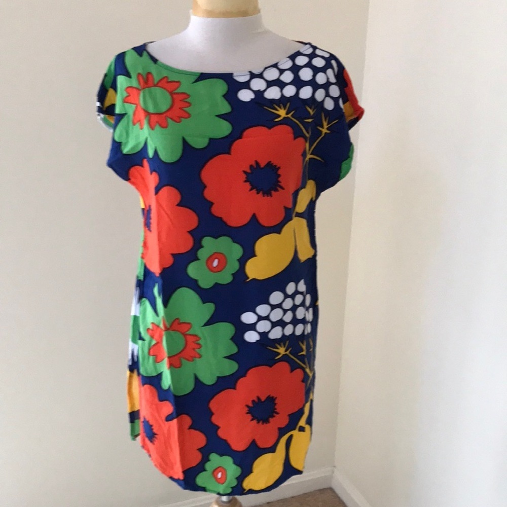 Marimekko target Kukkatori print small tunic swim coverup.